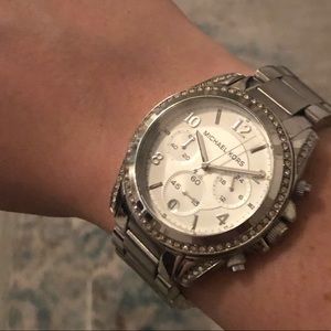 Michael Kors Watch (MK 5165) 5.5” around fastened